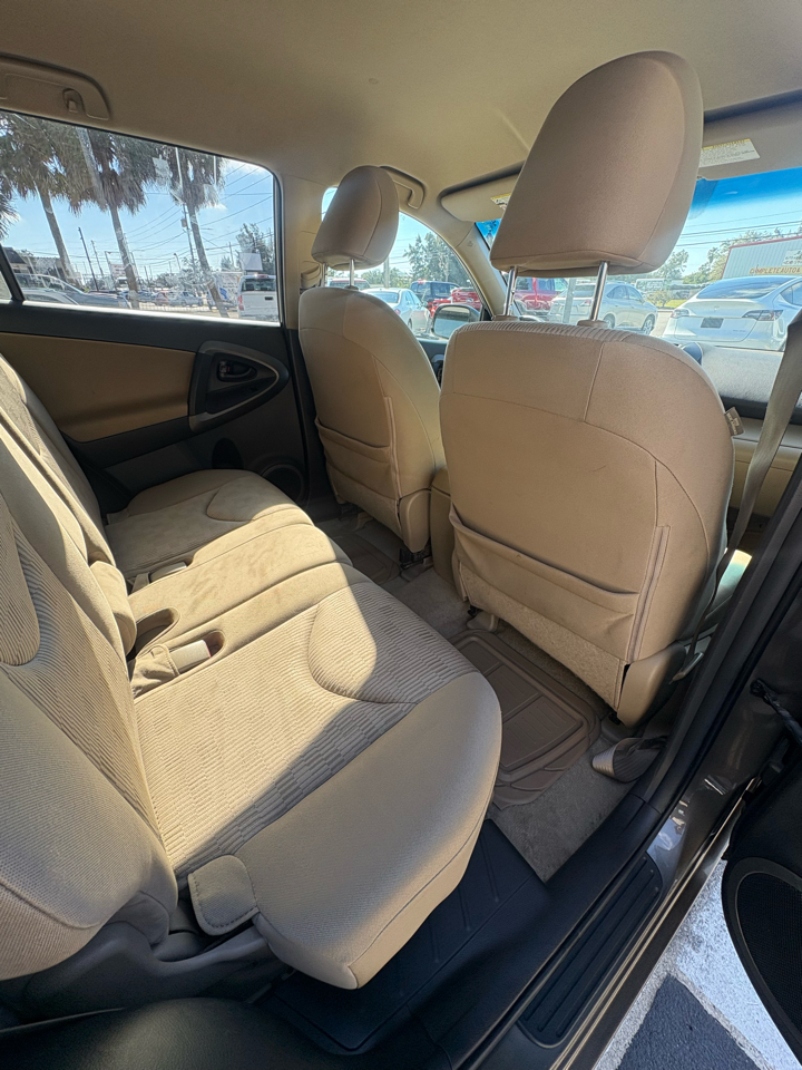 Toyota RAV4 2WD 2011