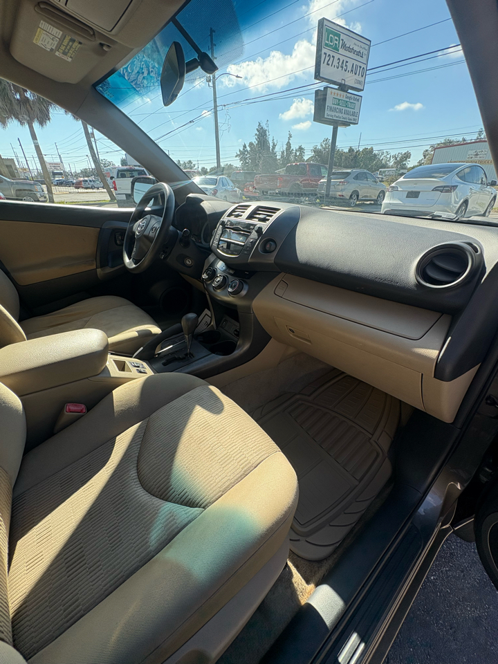 Toyota RAV4 2WD 2011