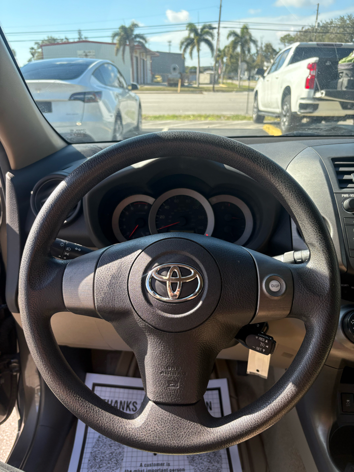 Toyota RAV4 2WD 2011
