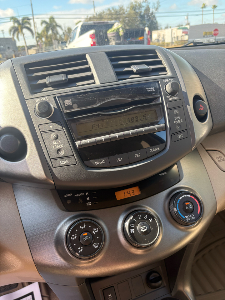 Toyota RAV4 2WD 2011