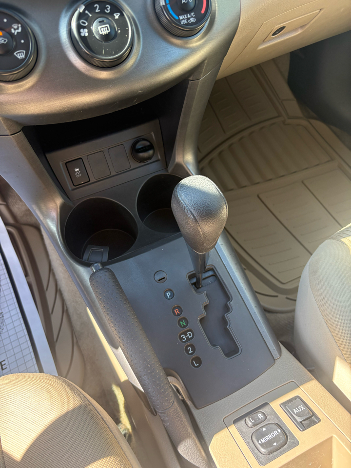 Toyota RAV4 2WD 2011