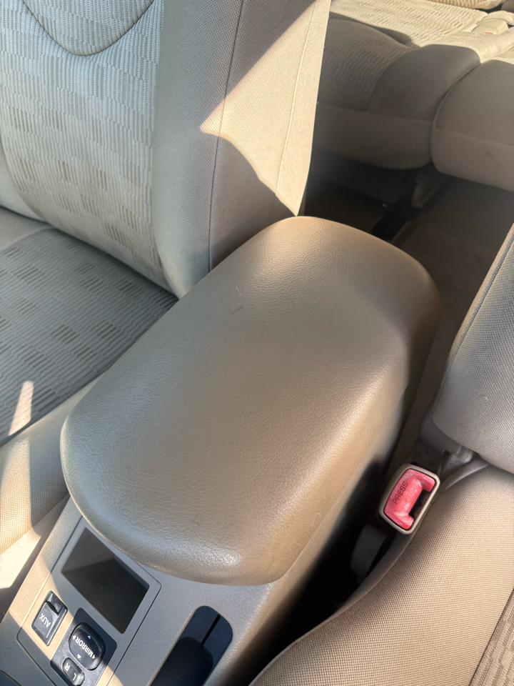 Toyota RAV4 2WD 2011