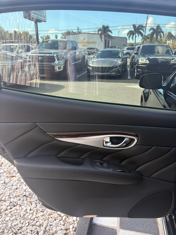 Infiniti Q70 L 3.7 AWD 2015