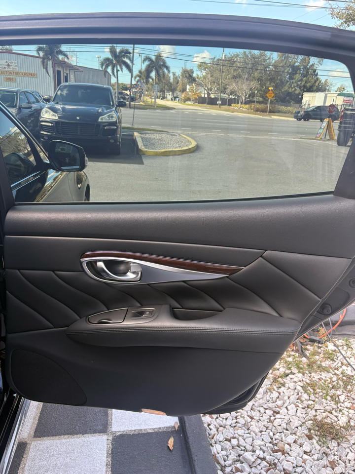 Infiniti Q70 L 3.7 AWD 2015