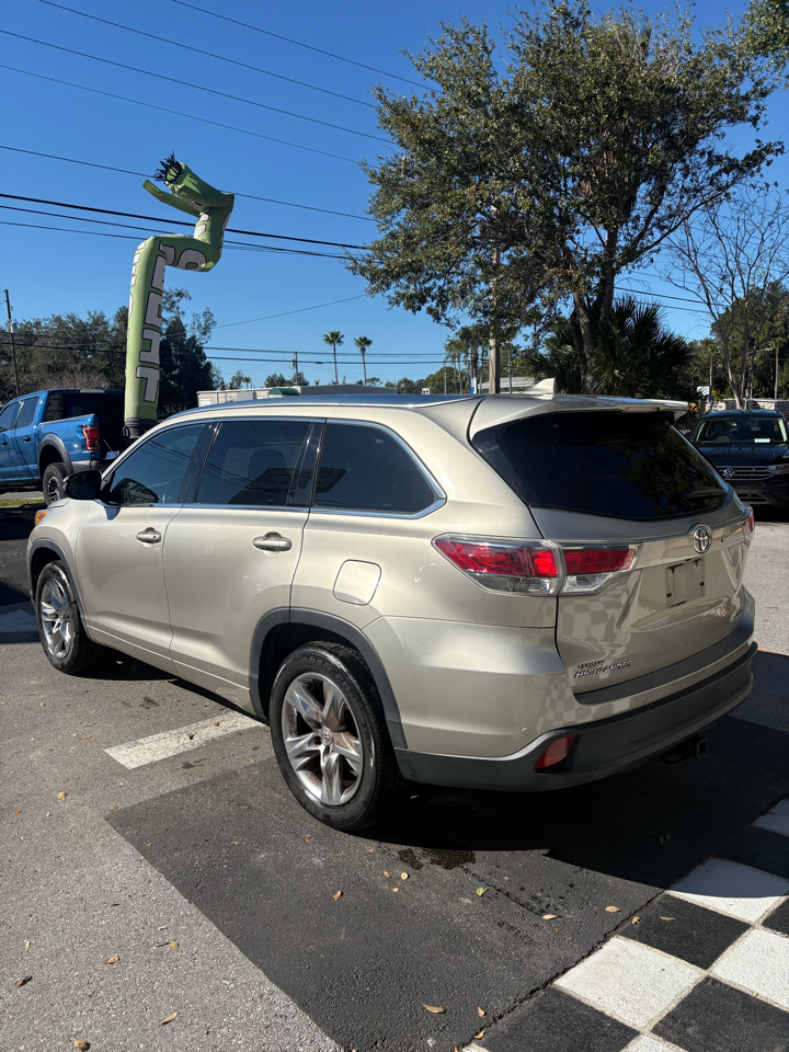 Toyota Highlander Limited FWD V6 2015