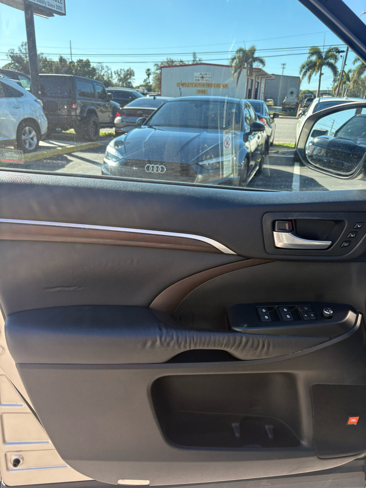 Toyota Highlander Limited FWD V6 2015