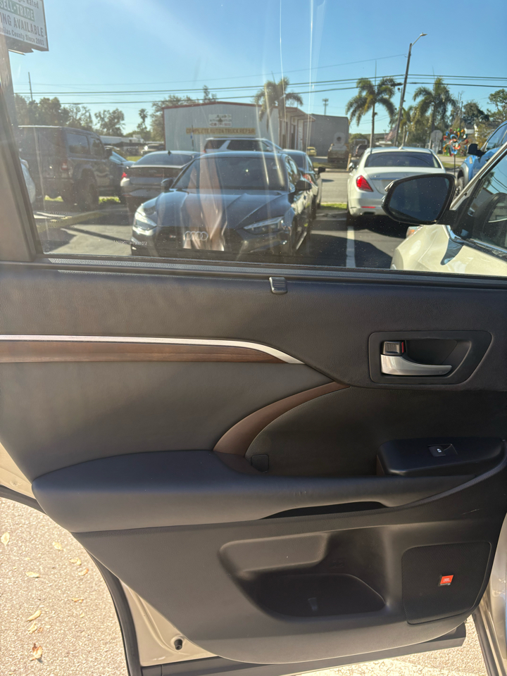 Toyota Highlander Limited FWD V6 2015