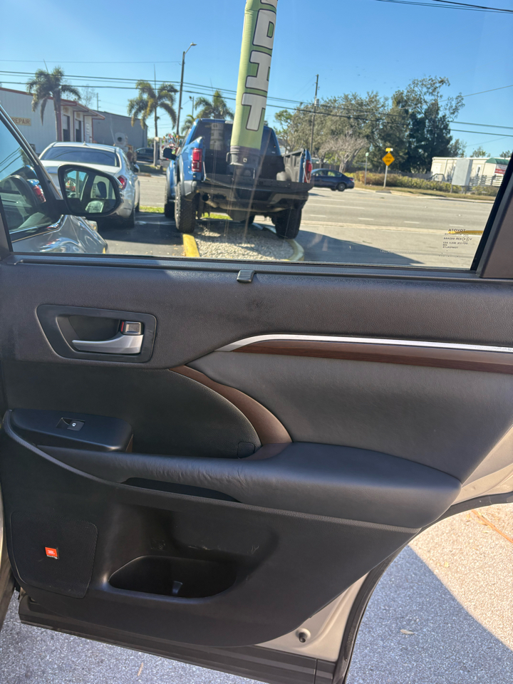 Toyota Highlander Limited FWD V6 2015