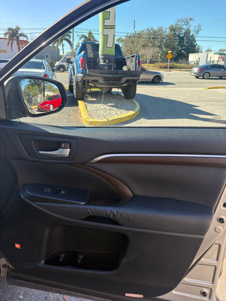 Toyota Highlander Limited FWD V6 2015