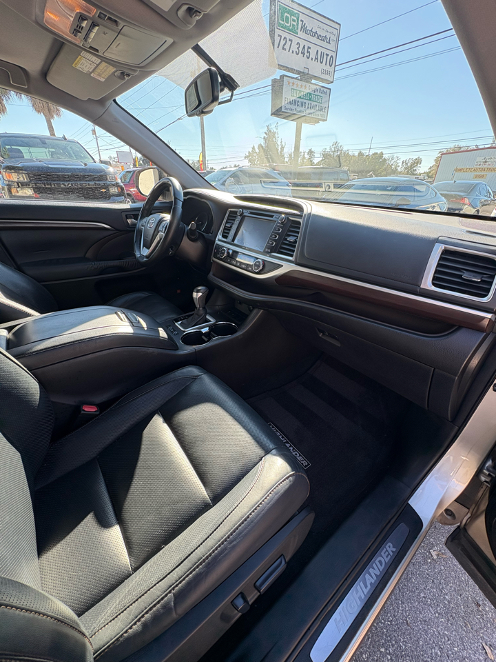 Toyota Highlander Limited FWD V6 2015