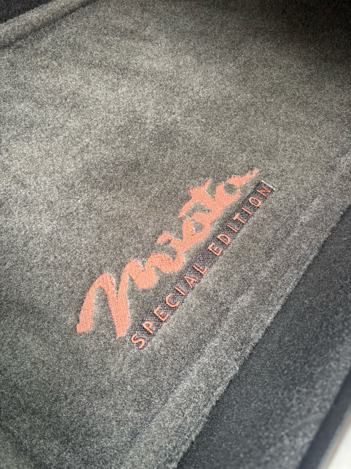 Mazda MX-5 Miata 2dr Conv Man Special Edition 2002