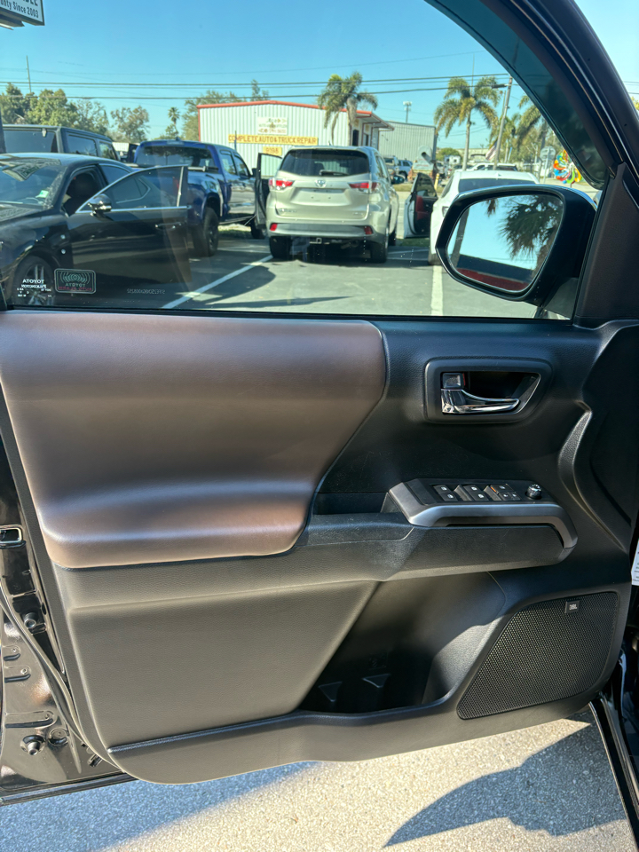 Toyota Tacoma Limited Double Cab V6 6AT 2WD 2016