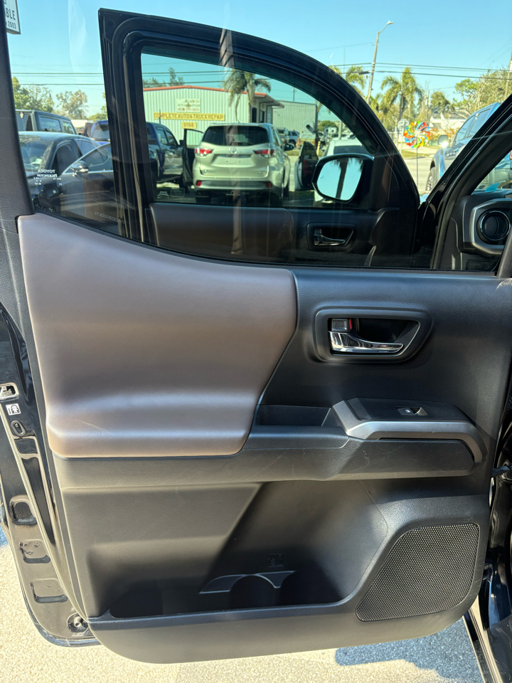 Toyota Tacoma Limited Double Cab V6 6AT 2WD 2016