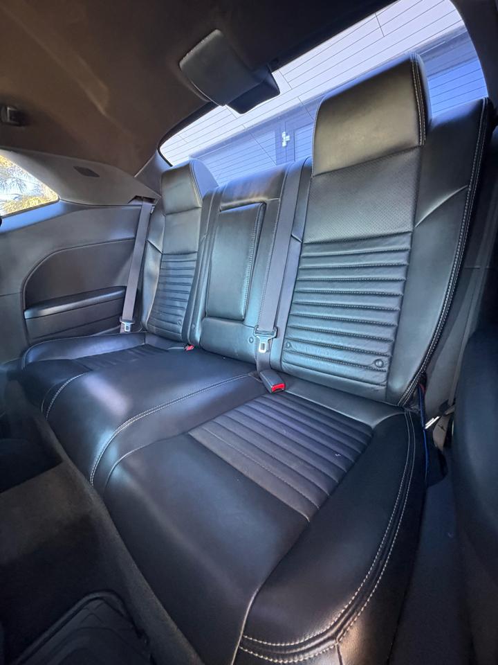 Dodge Challenger SXT 2012