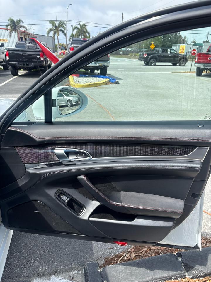 Porsche Panamera GTS 2016