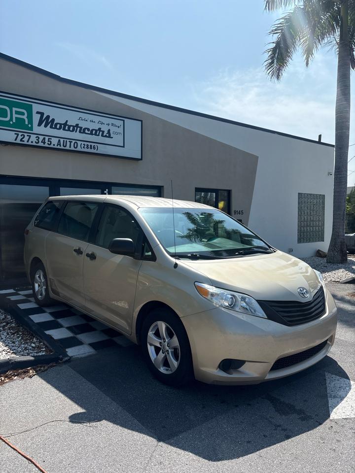 Toyota Sienna FWD 7-Passenger V6 2014