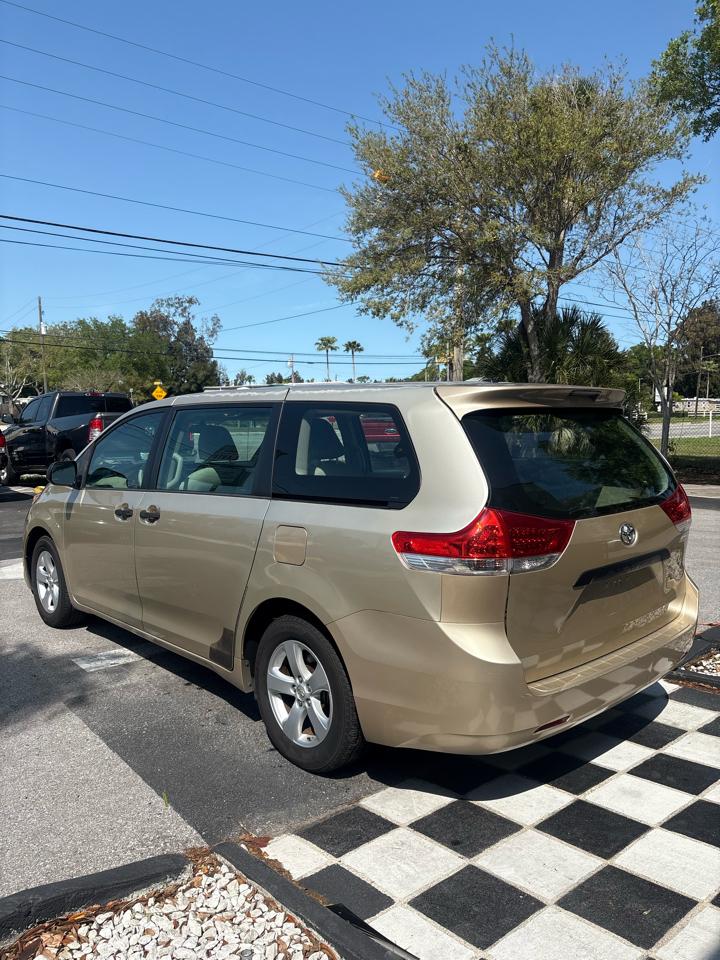 Toyota Sienna FWD 7-Passenger V6 2014