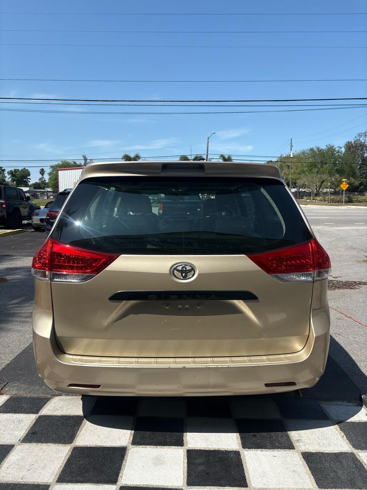 Toyota Sienna FWD 7-Passenger V6 2014