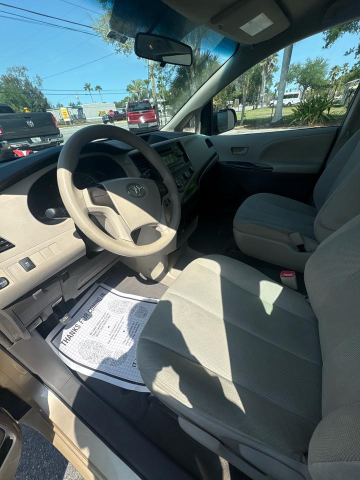 Toyota Sienna FWD 7-Passenger V6 2014