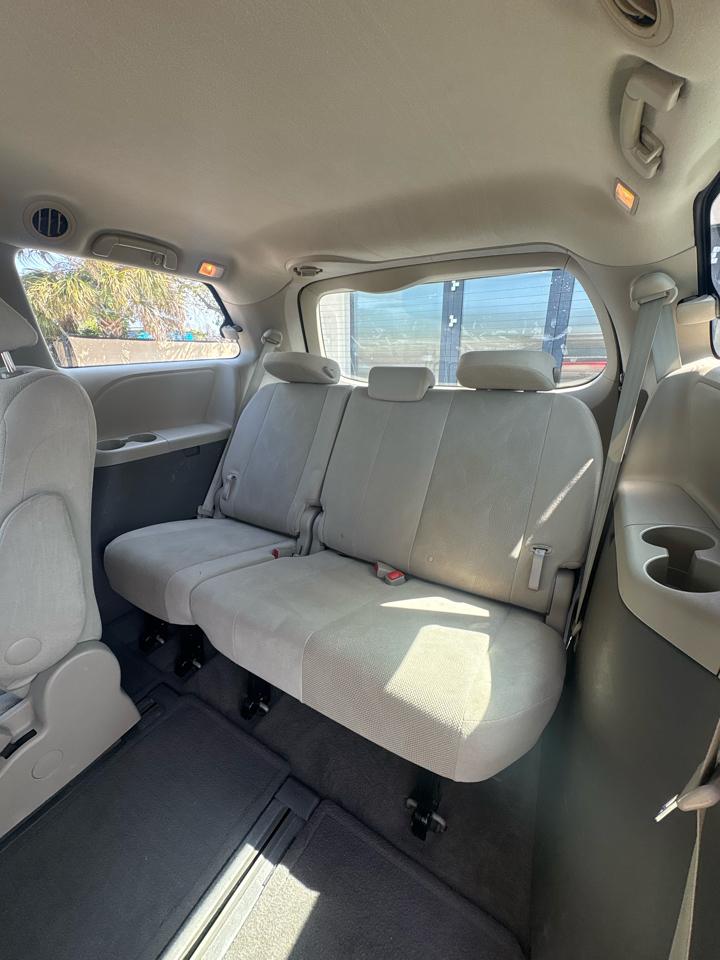 Toyota Sienna FWD 7-Passenger V6 2014