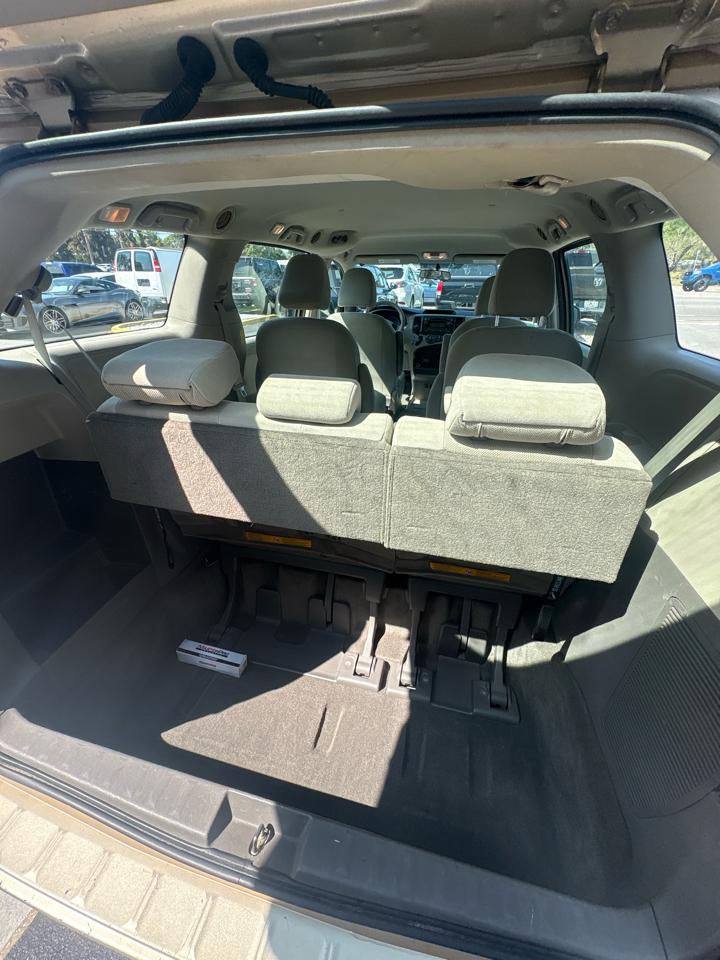 Toyota Sienna FWD 7-Passenger V6 2014