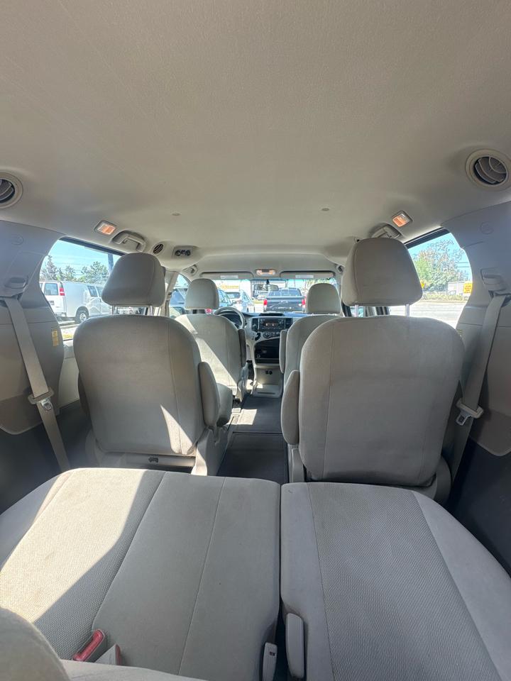 Toyota Sienna FWD 7-Passenger V6 2014