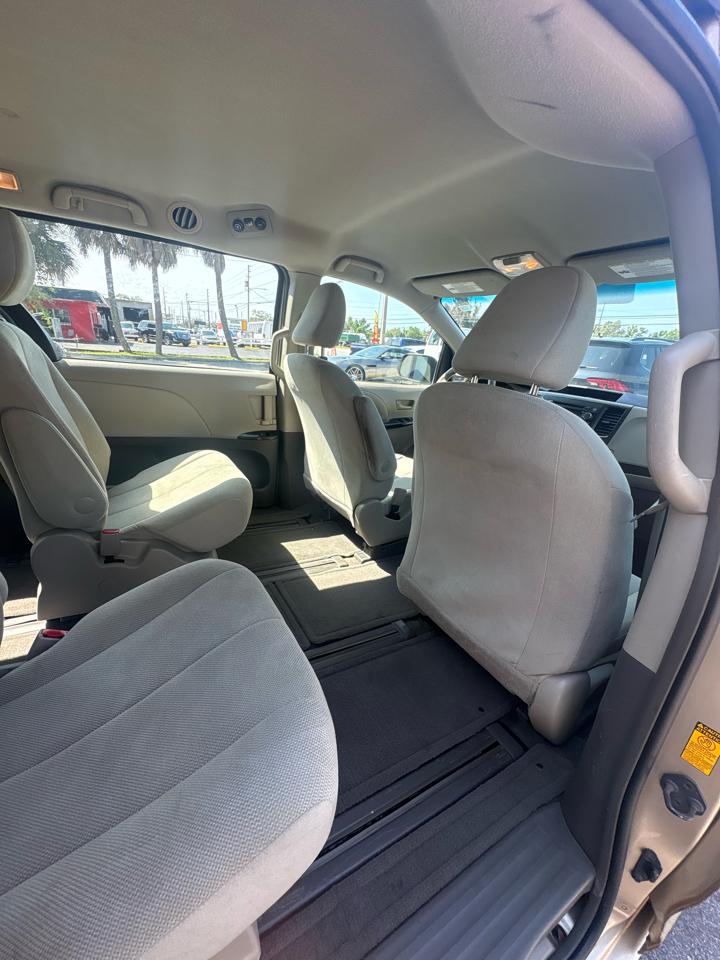 Toyota Sienna FWD 7-Passenger V6 2014