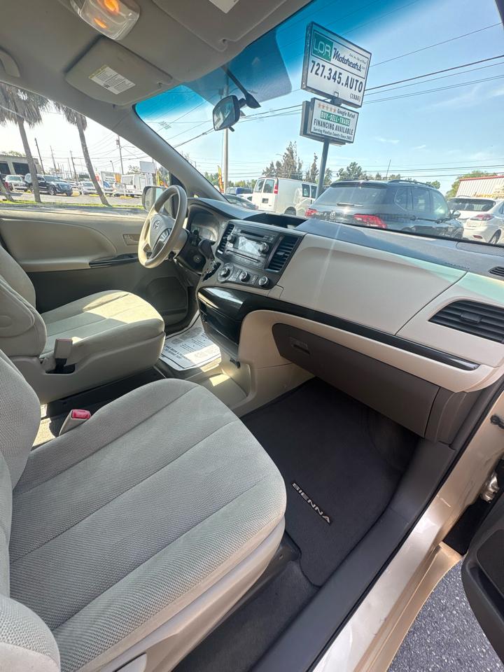 Toyota Sienna FWD 7-Passenger V6 2014