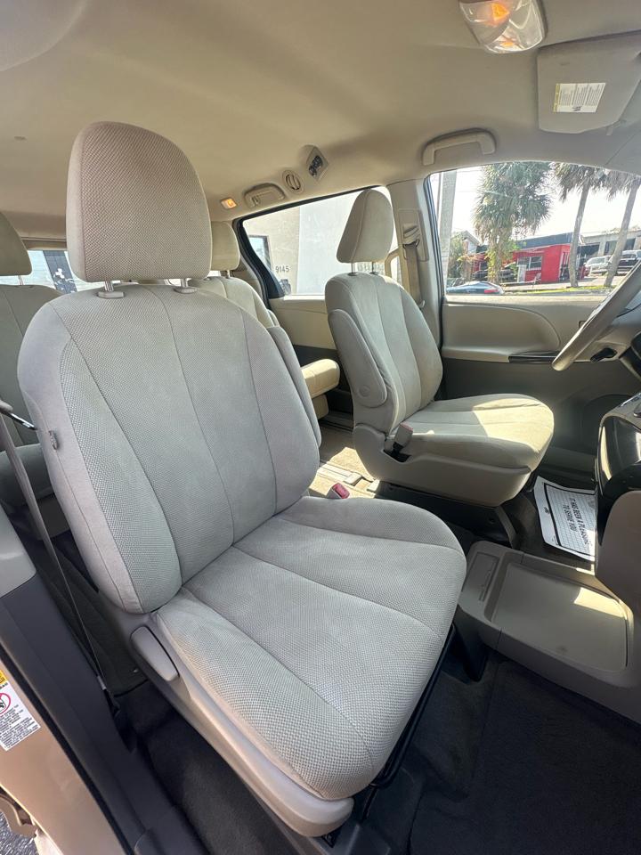 Toyota Sienna FWD 7-Passenger V6 2014