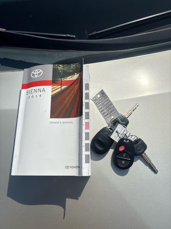 Toyota Sienna FWD 7-Passenger V6 2014