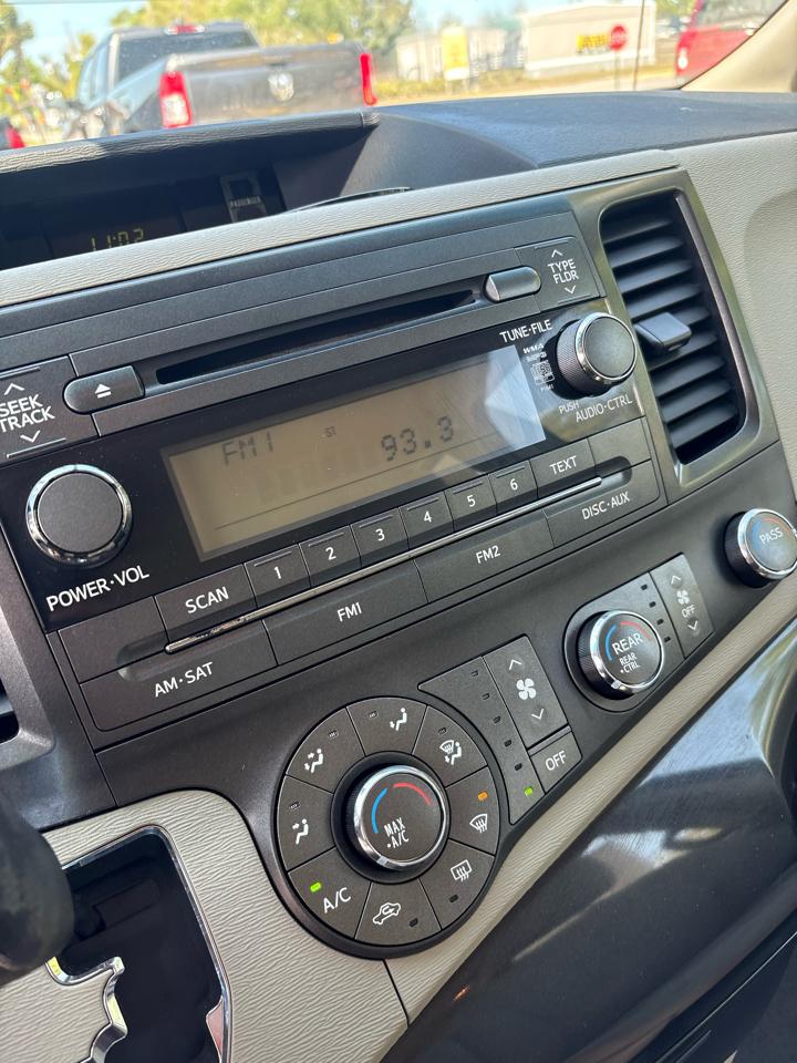 Toyota Sienna FWD 7-Passenger V6 2014