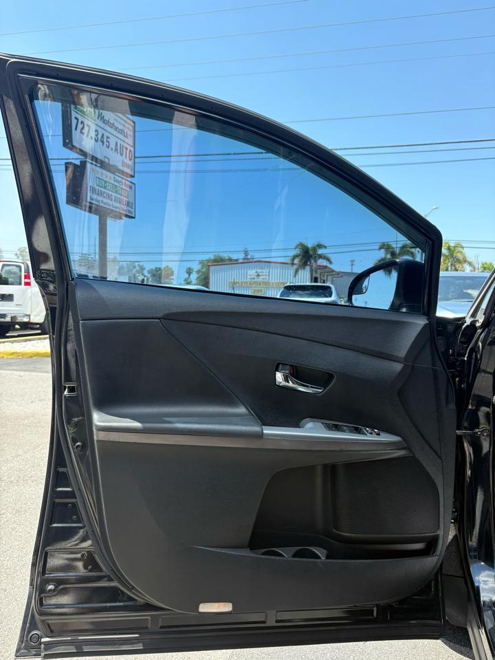 Toyota Venza LE I4 FWD 2013