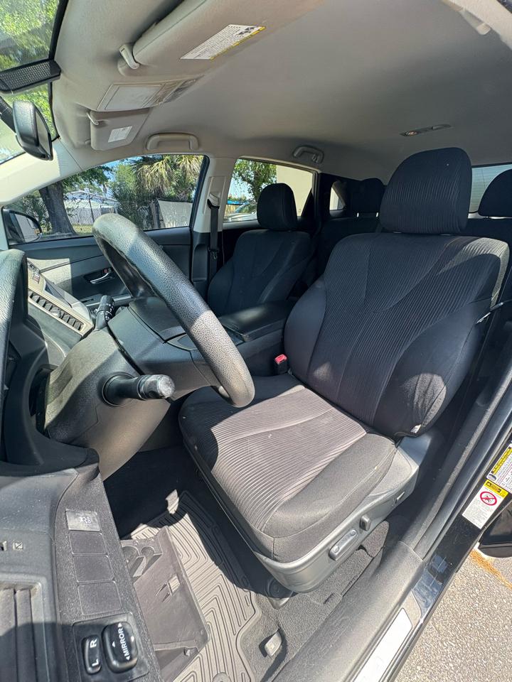 Toyota Venza LE I4 FWD 2013