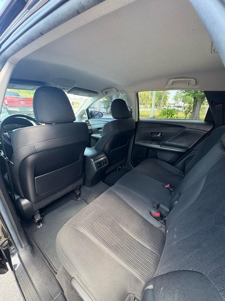 Toyota Venza LE I4 FWD 2013