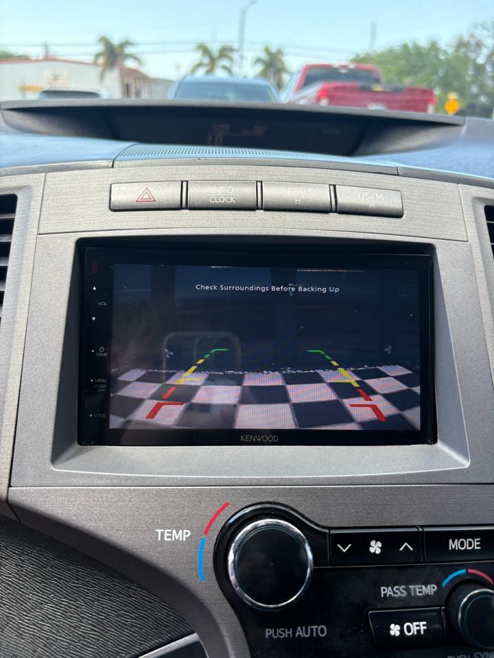 Toyota Venza LE I4 FWD 2013