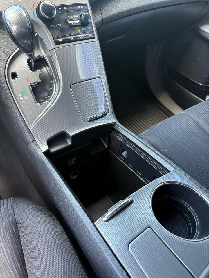 Toyota Venza LE I4 FWD 2013