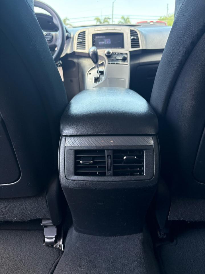 Toyota Venza LE I4 FWD 2013