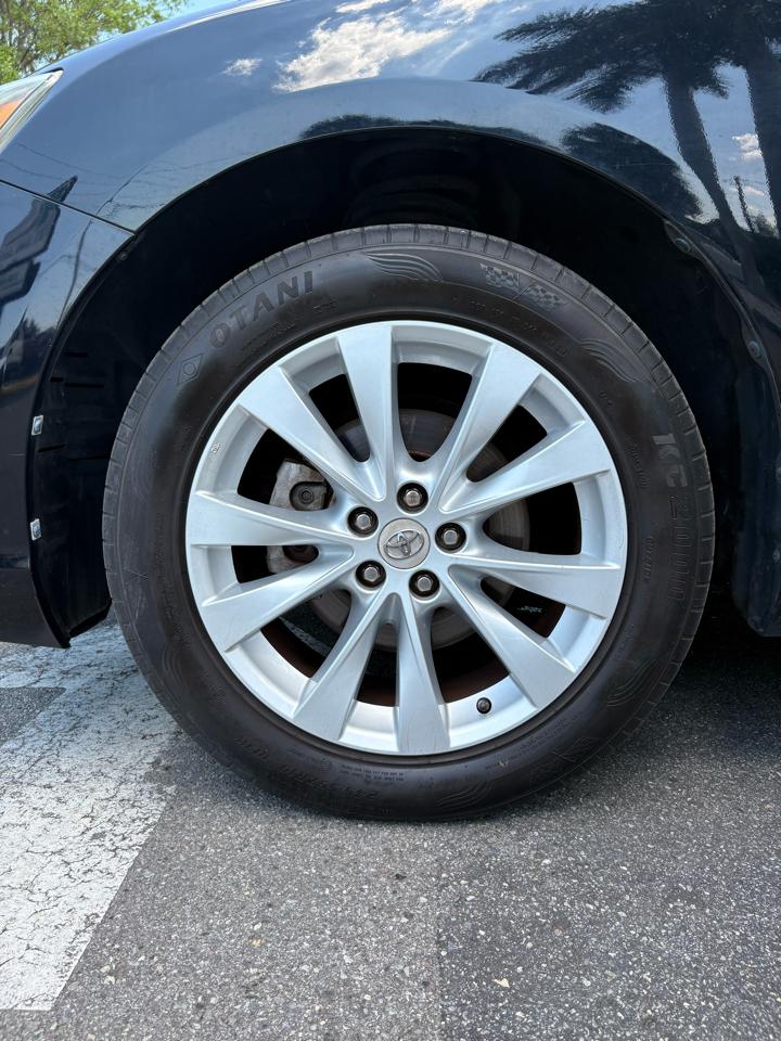 Toyota Venza LE I4 FWD 2013