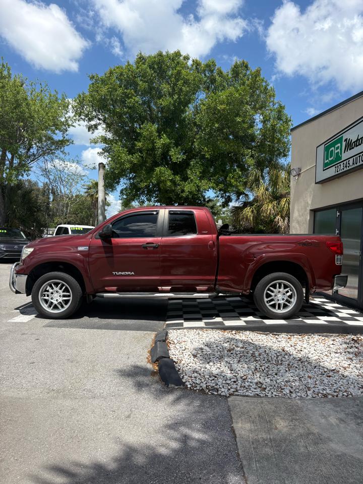 Toyota Tundra Tundra-Grade 5.7L Double Cab 2WD 2010