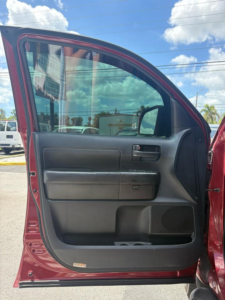 Toyota Tundra Tundra-Grade 5.7L Double Cab 2WD 2010