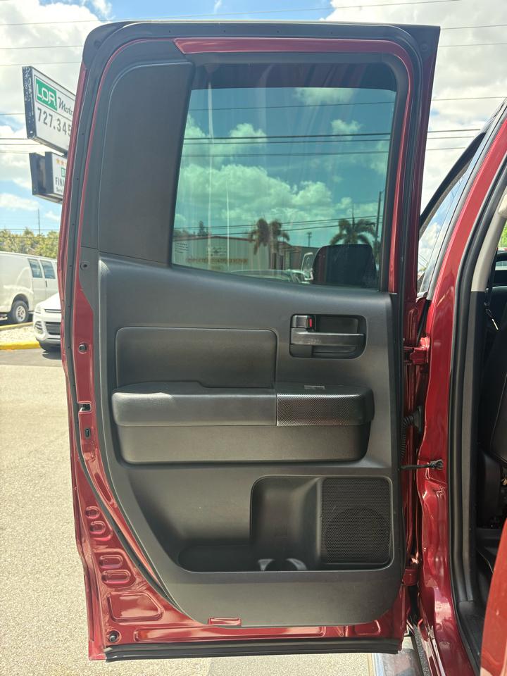 Toyota Tundra Tundra-Grade 5.7L Double Cab 2WD 2010