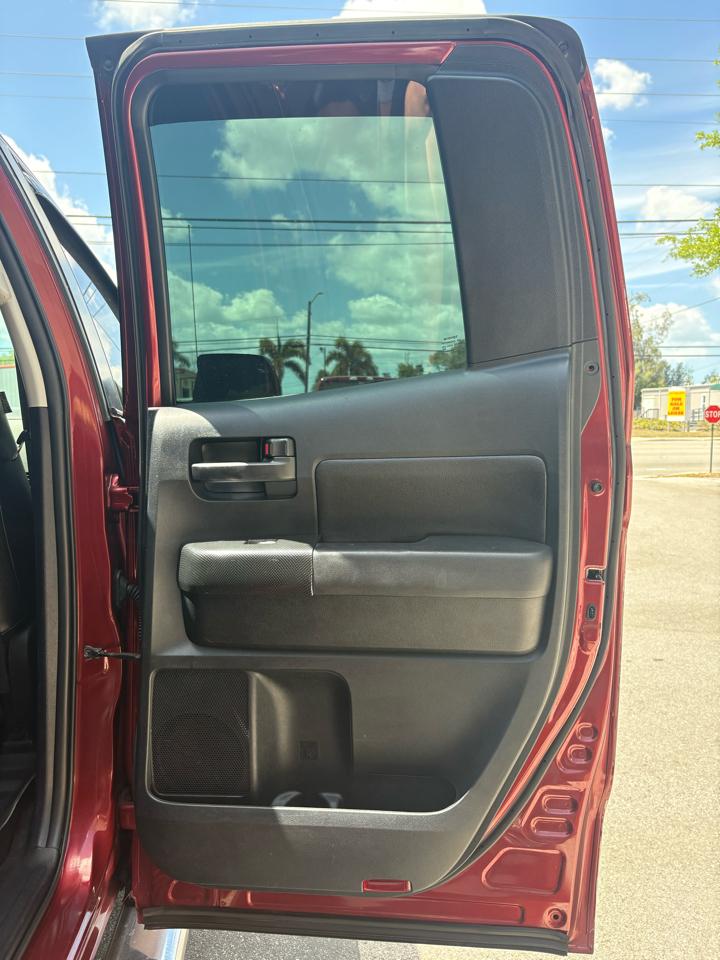 Toyota Tundra Tundra-Grade 5.7L Double Cab 2WD 2010