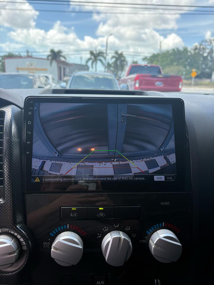 Toyota Tundra Tundra-Grade 5.7L Double Cab 2WD 2010