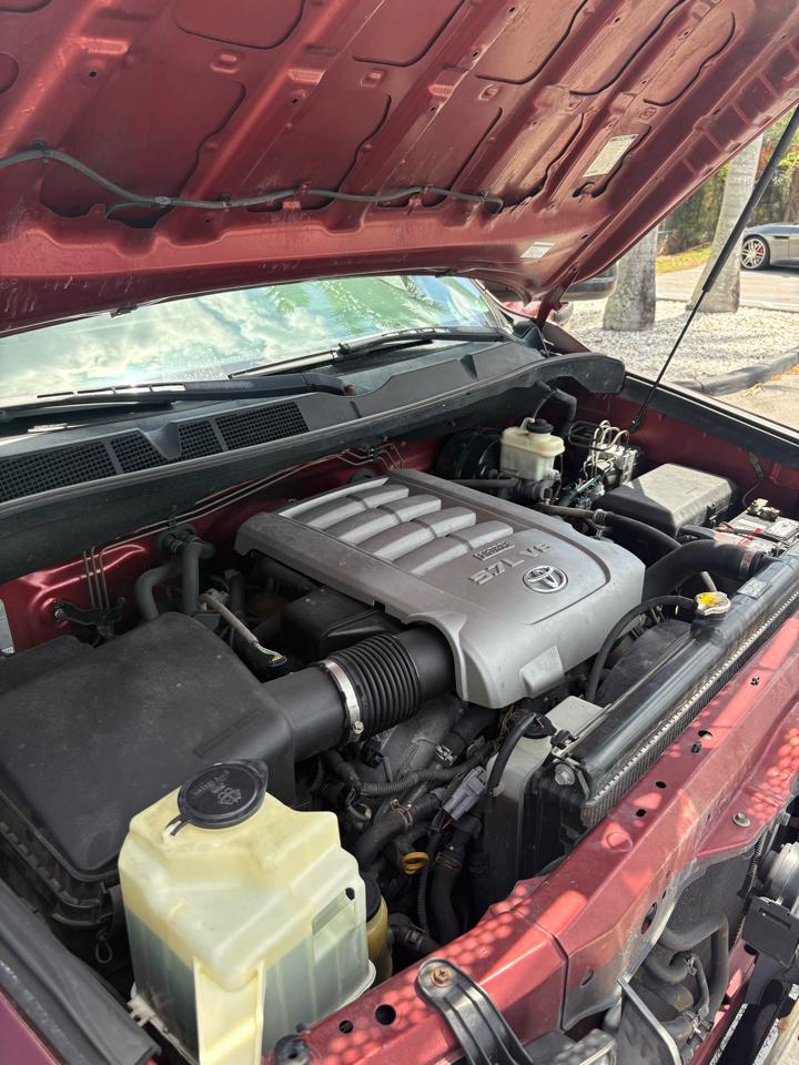 Toyota Tundra Tundra-Grade 5.7L Double Cab 2WD 2010