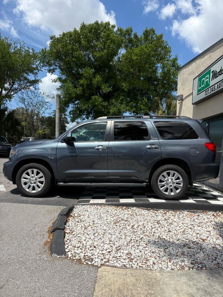 Toyota Sequoia Plantium 2WD 2010