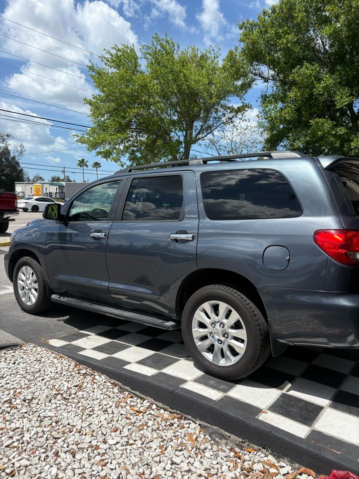 Toyota Sequoia Plantium 2WD 2010
