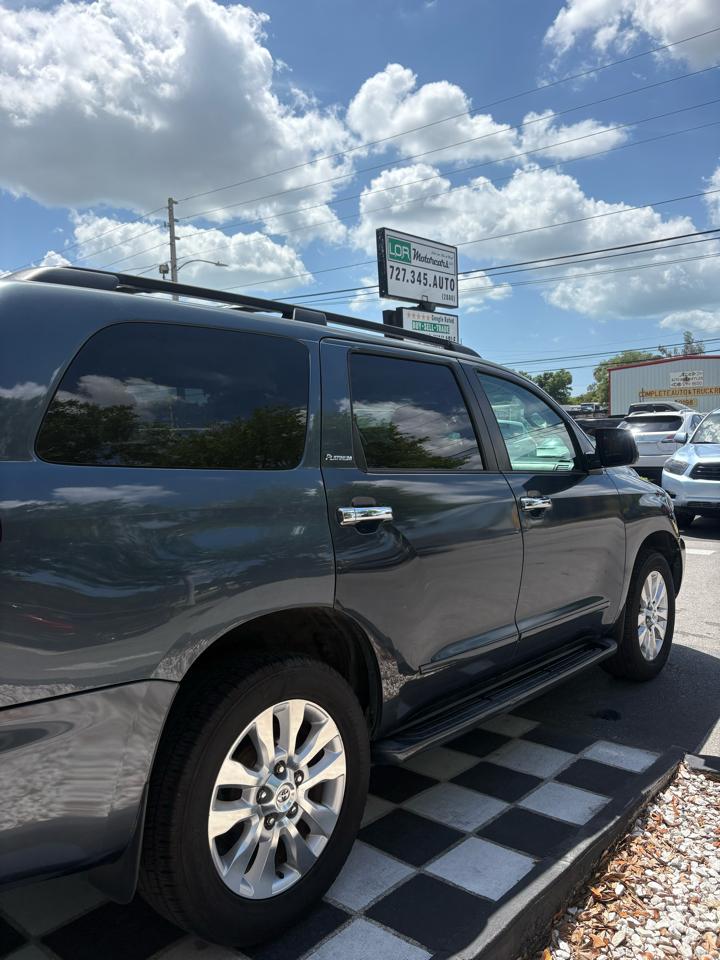 Toyota Sequoia Plantium 2WD 2010
