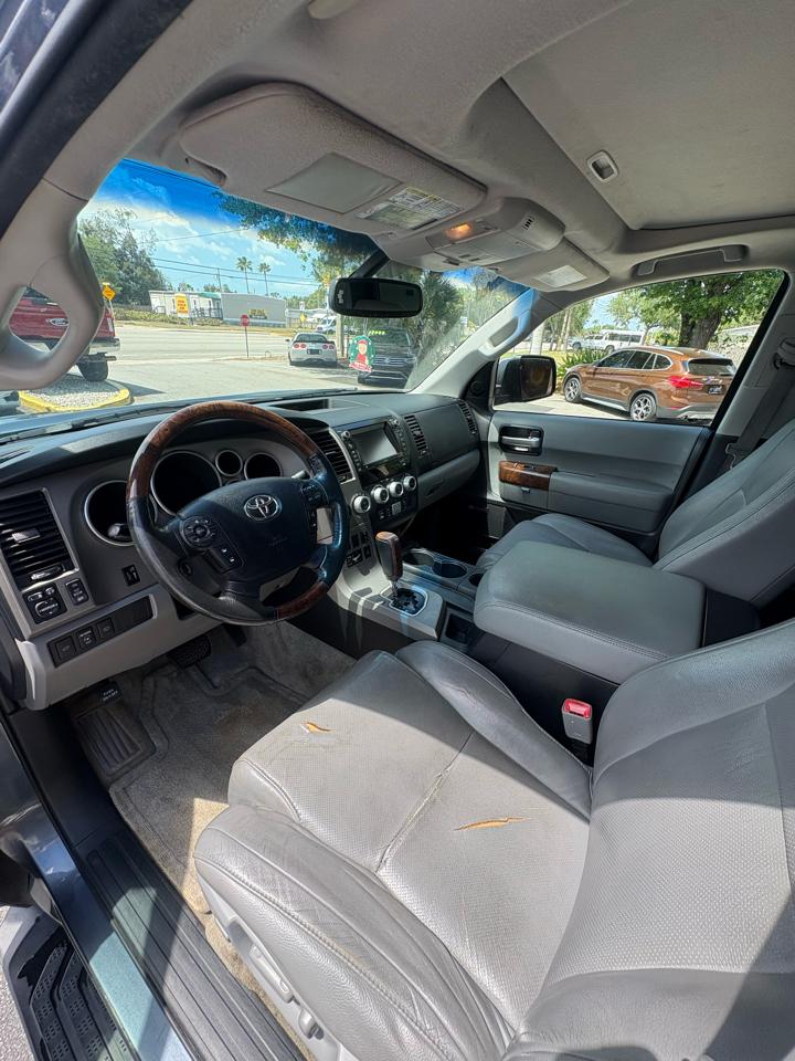 Toyota Sequoia Plantium 2WD 2010