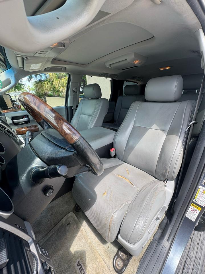Toyota Sequoia Plantium 2WD 2010