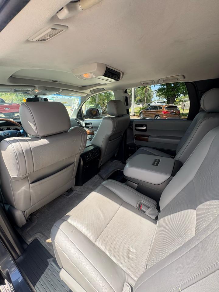 Toyota Sequoia Plantium 2WD 2010